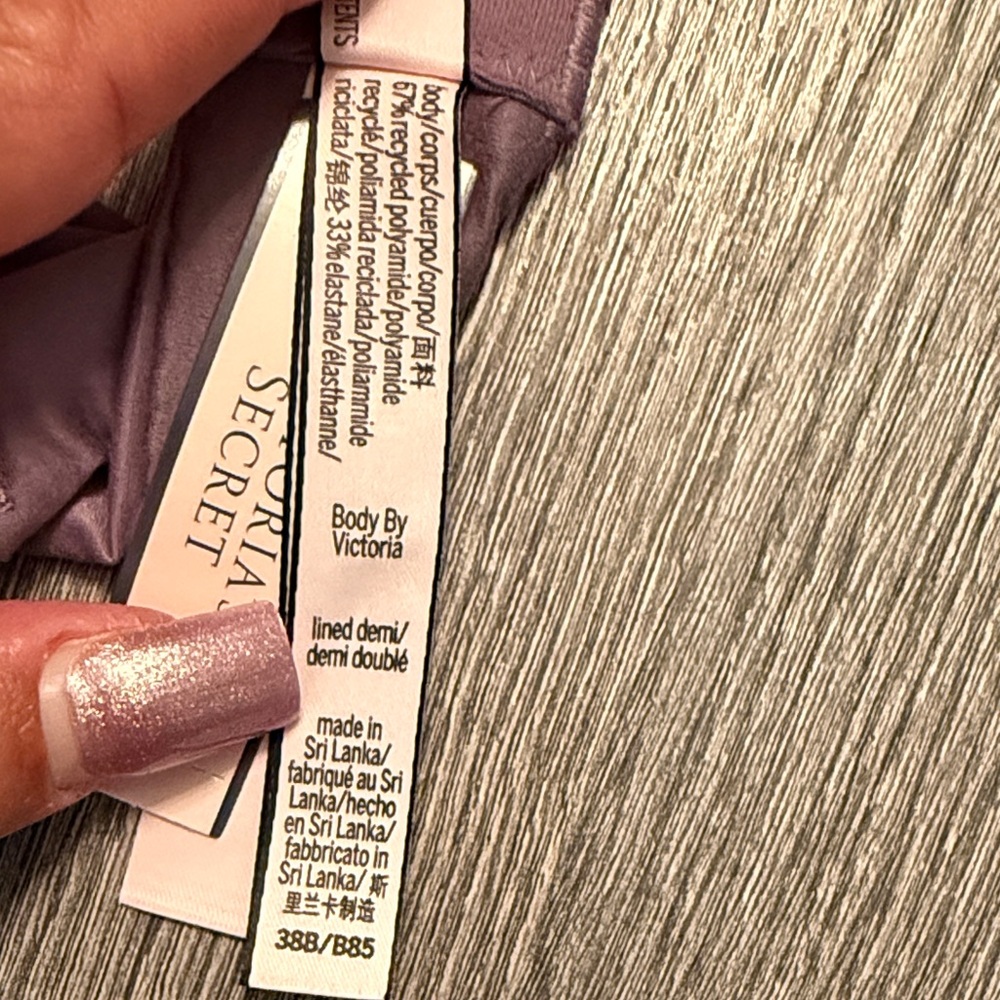 Victoria's Secret Lilac Underwire Bra - Picture 4 of 6